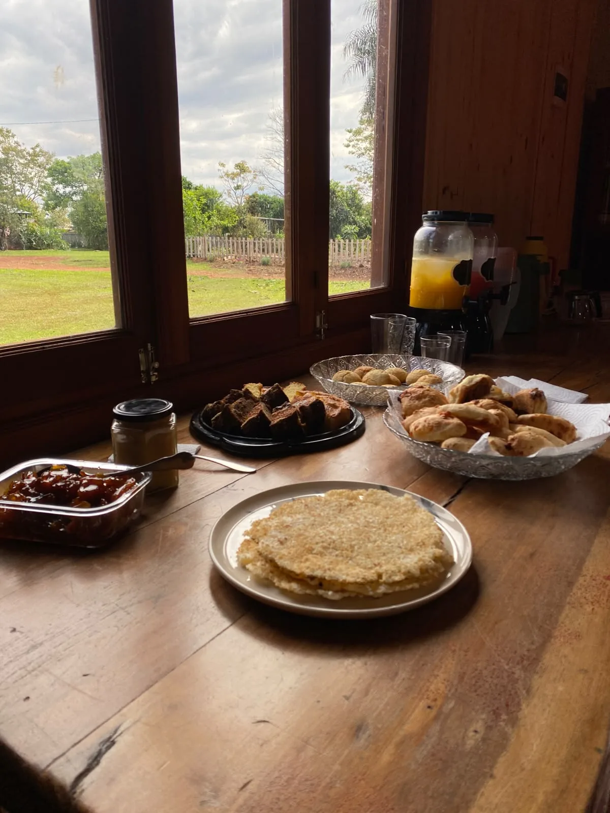 Mesa con almuerzo de campo, Granja Luma
